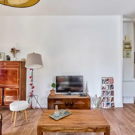 Warm And Lovely Flat In Apartment *